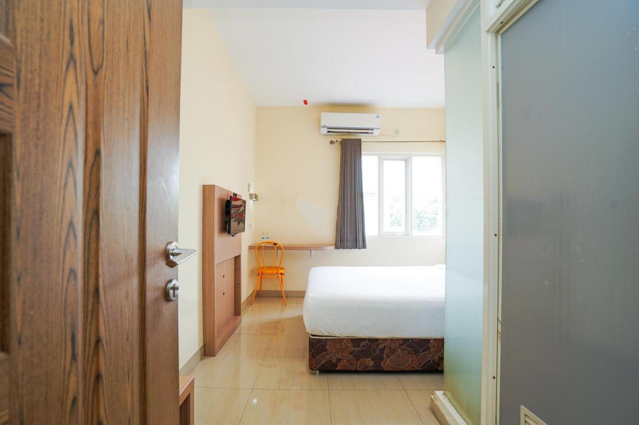 Pratisarawirya Guesthouse By Ecommerceloka Sorabaya Extérieur photo